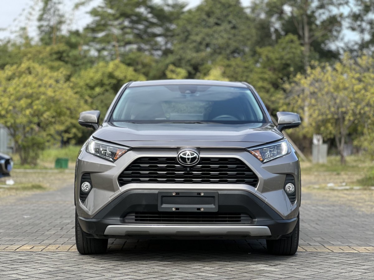 豐田 RAV4  2018款 榮放 2.0L CVT兩驅(qū)風(fēng)尚版圖片