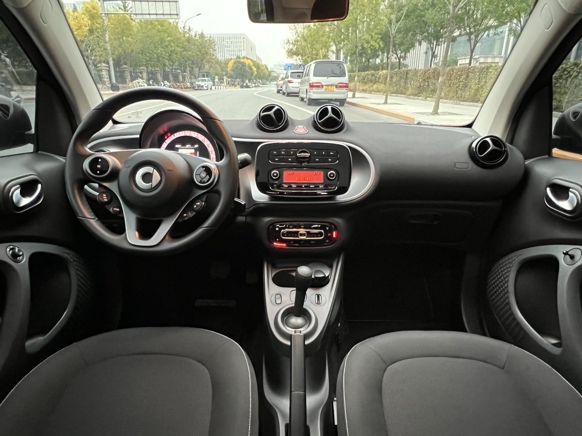 2019年10月smart fortwo  2019款 0.9T 66千瓦硬頂風(fēng)擎版 國VI