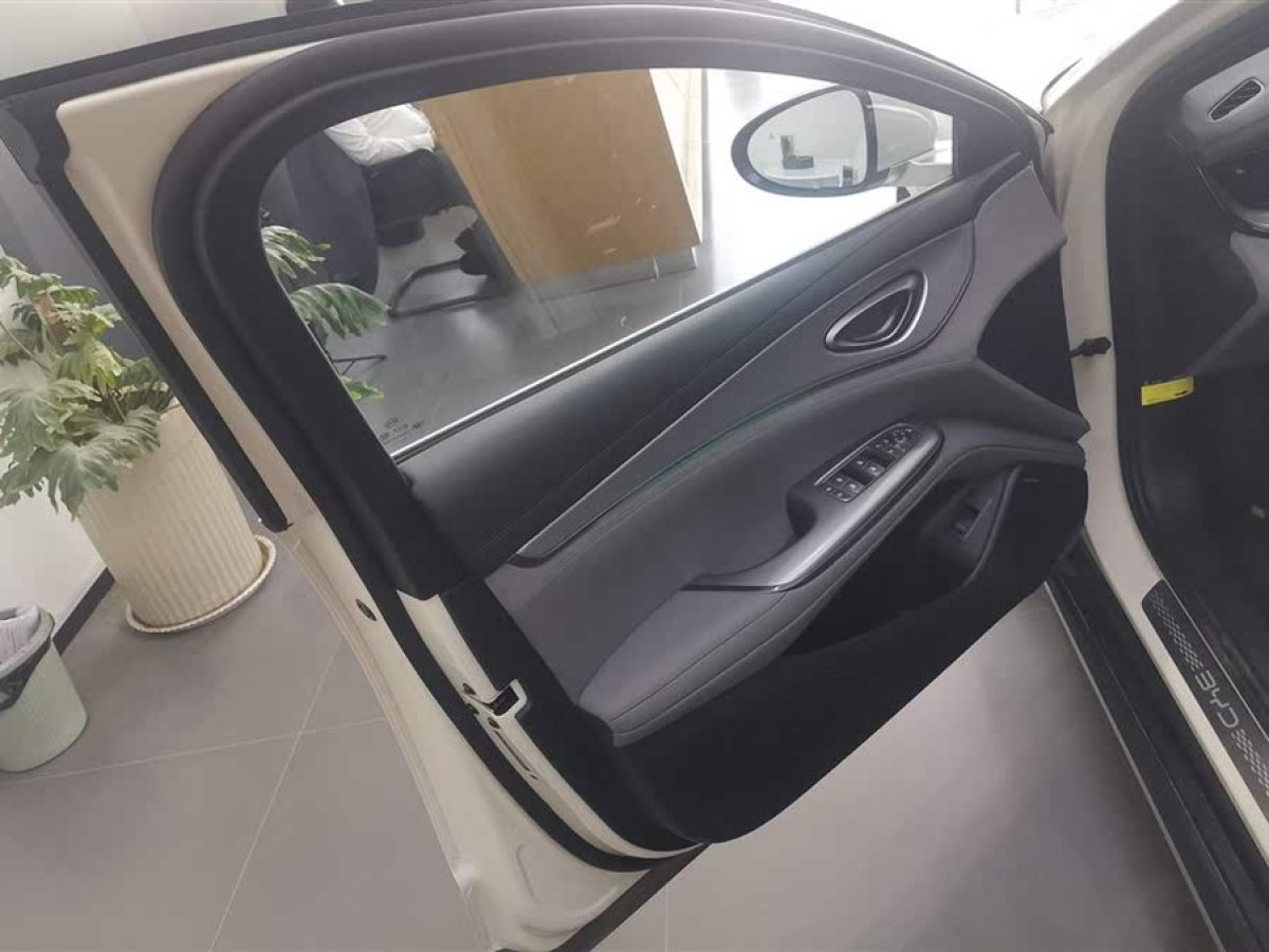 比亞迪 海豹07 DM-i  2025款 智駕版 DM-i 1.5L 125km 尊貴型圖片