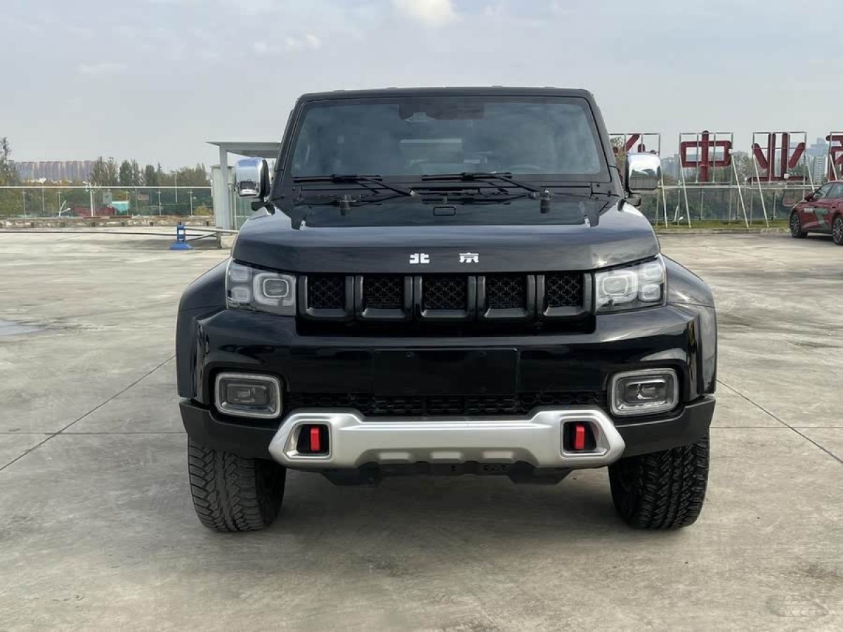 北京 BJ40  2023款 2.0T 自動(dòng)四驅(qū)城市獵人版?zhèn)b客型圖片