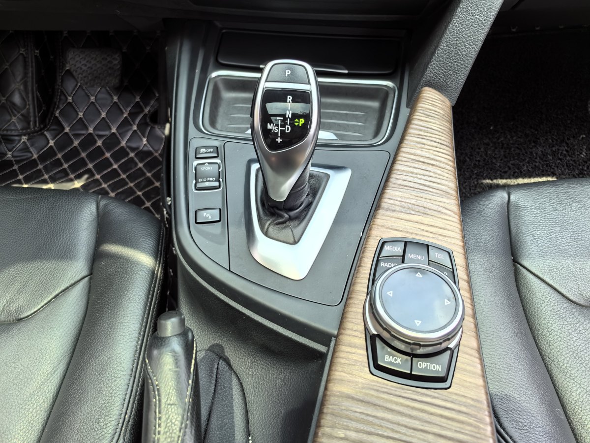2014年10月宝马 宝马3系GT  2013款 328i 风尚设计套装