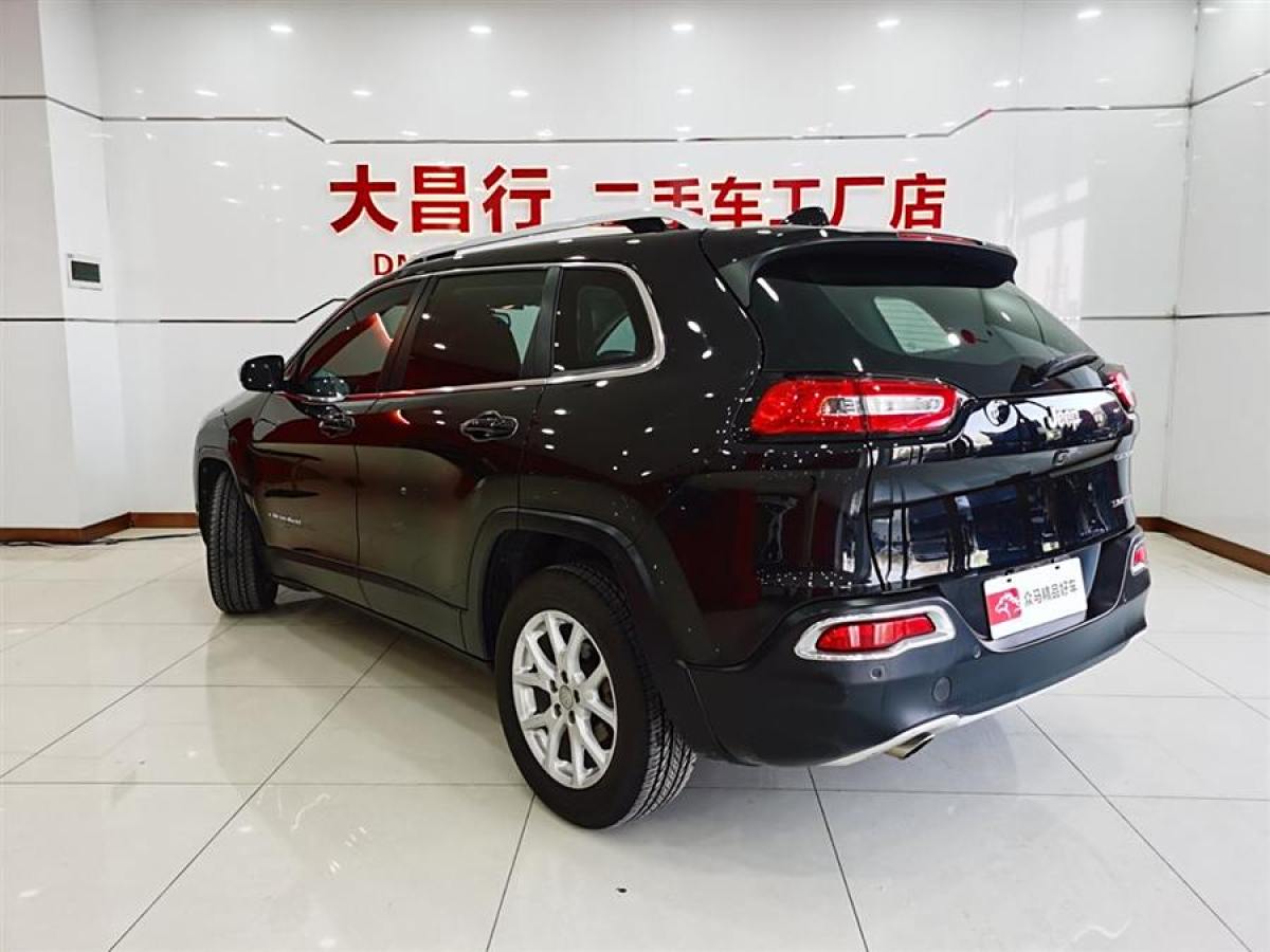 Jeep 自由光  2017款 2.0L 優(yōu)越版圖片