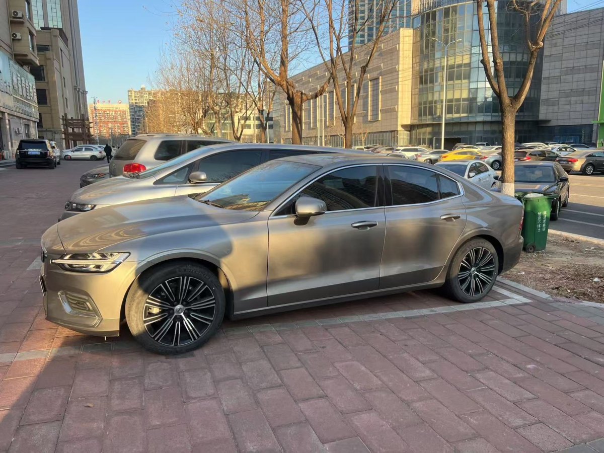 沃爾沃 S60L  2022款 B4 智遠(yuǎn)豪華版圖片