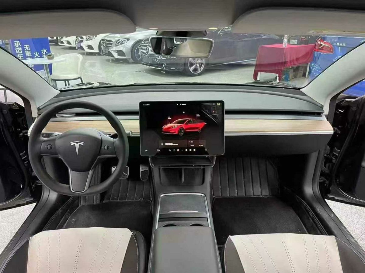 特斯拉 Model S  2023款 三電機(jī)全輪驅(qū)動 Plaid版圖片