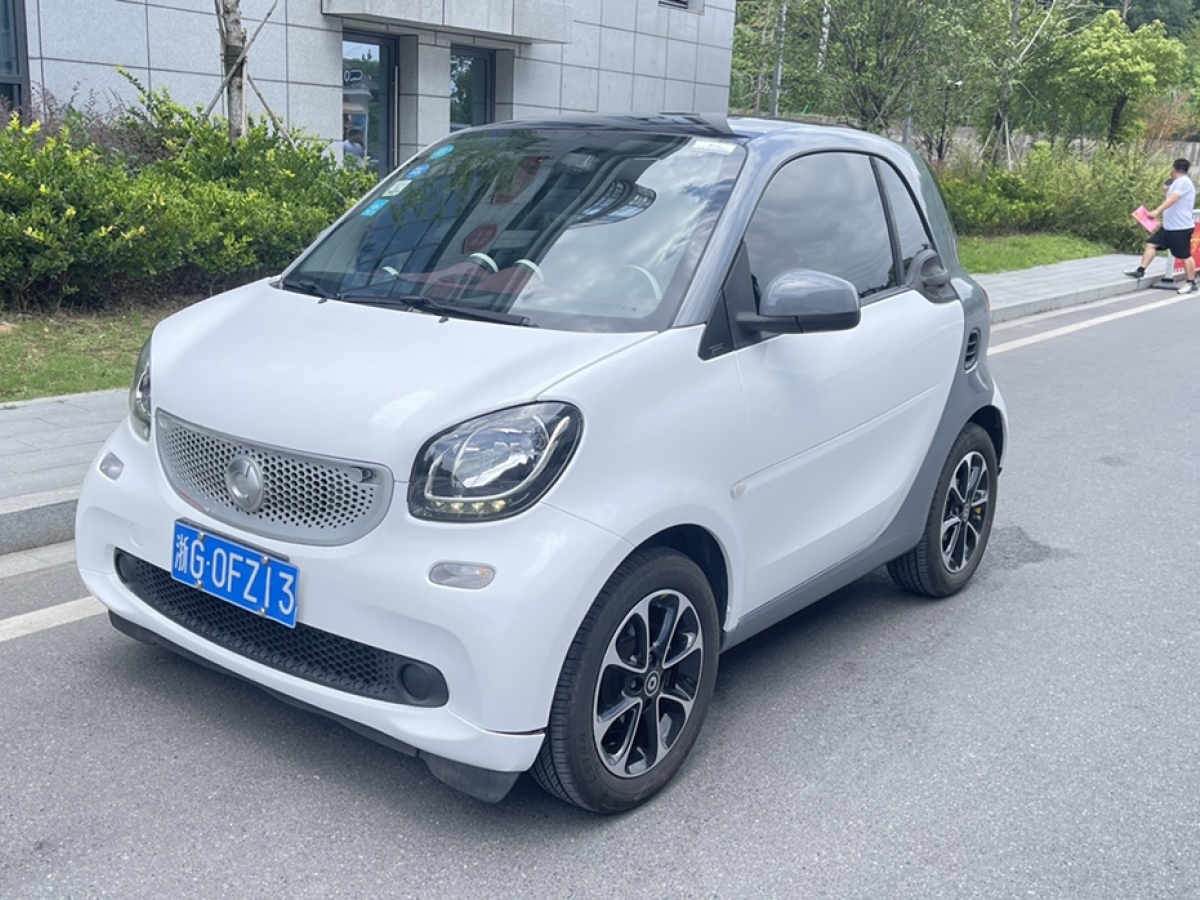 smart fortwo  2017款 1.0L 52千瓦硬頂摯愛特別版圖片