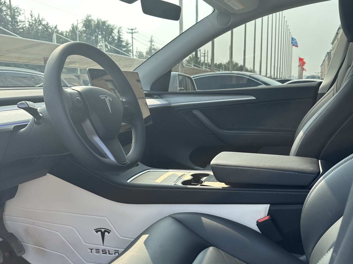 特斯拉 Model Y  2023款 煥新版 后輪驅(qū)動(dòng)圖片