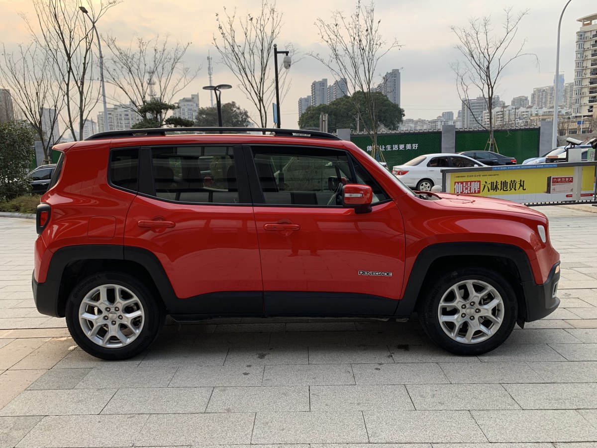 Jeep 自由侠  2018款 互联大屏版 180T 自动劲能版图片