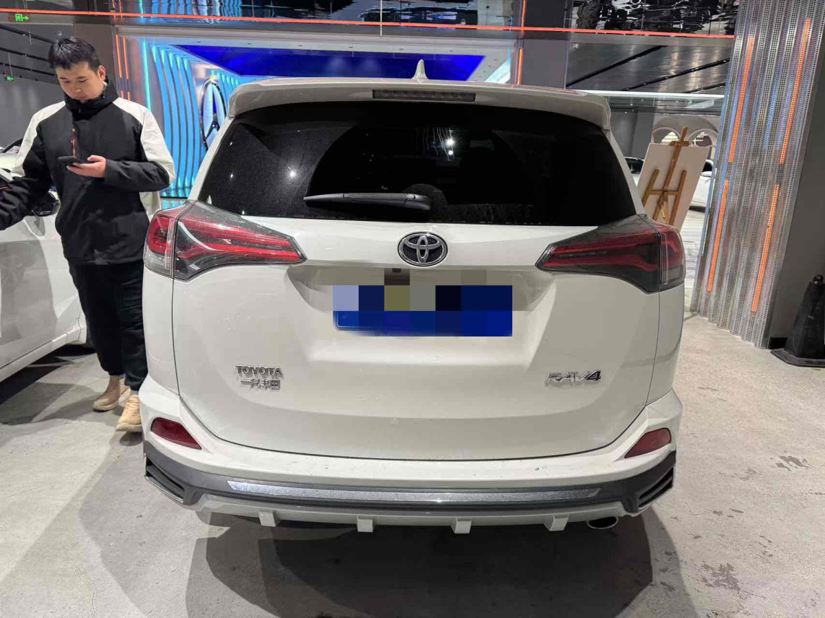 豐田 RAV4  2018款 榮放 2.0L CVT兩驅(qū)風(fēng)尚X版圖片