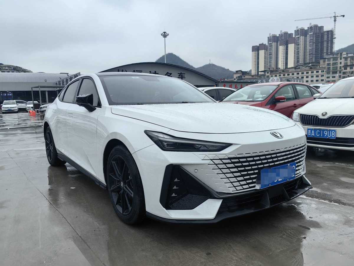 長安 長安UNI-V  2022款 1.5T 尊貴型圖片