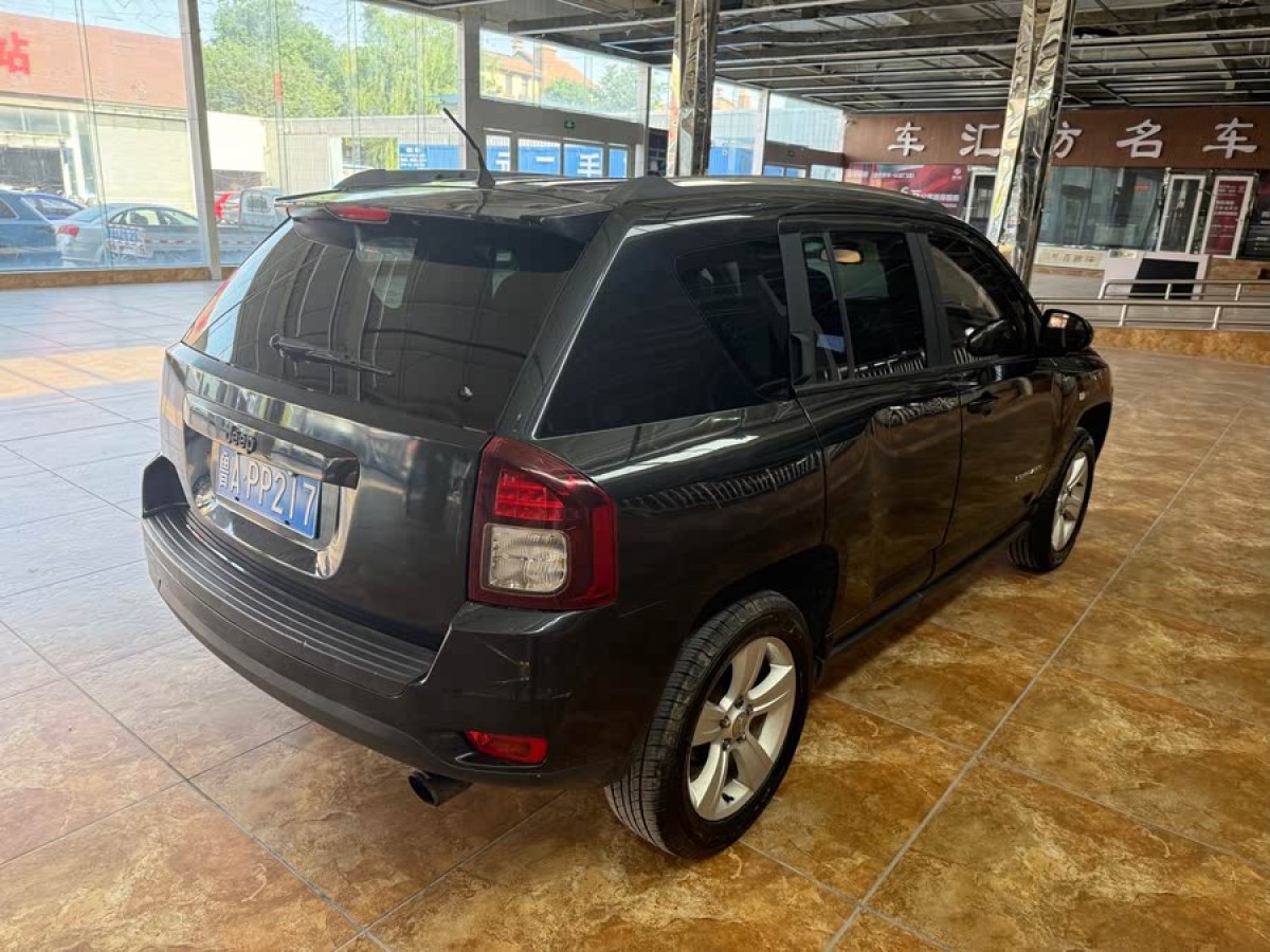 Jeep 指南者  2013款 2.4L 四驅(qū)豪華版圖片