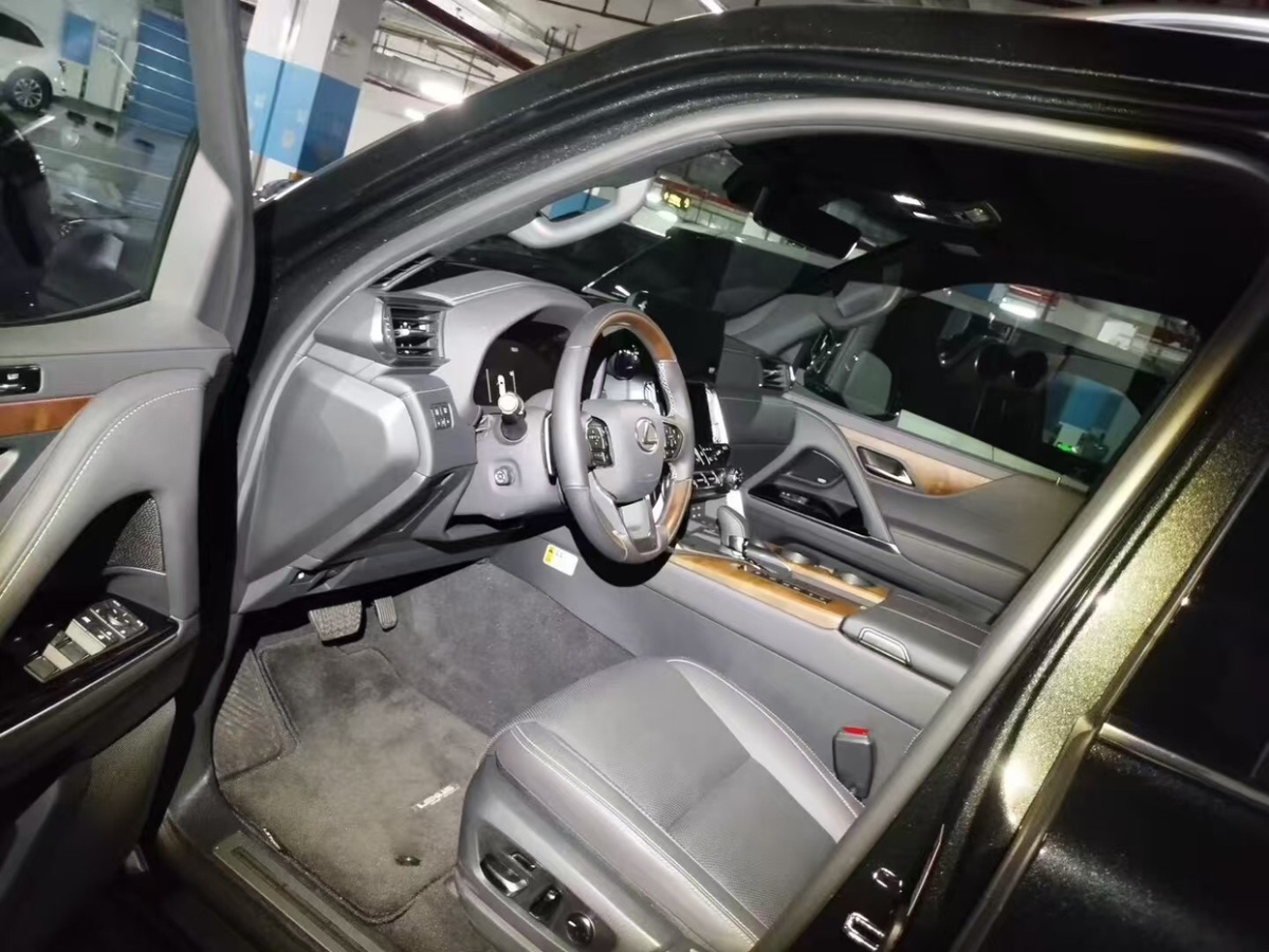 雷克薩斯 LX  2025款 700h 領界版圖片