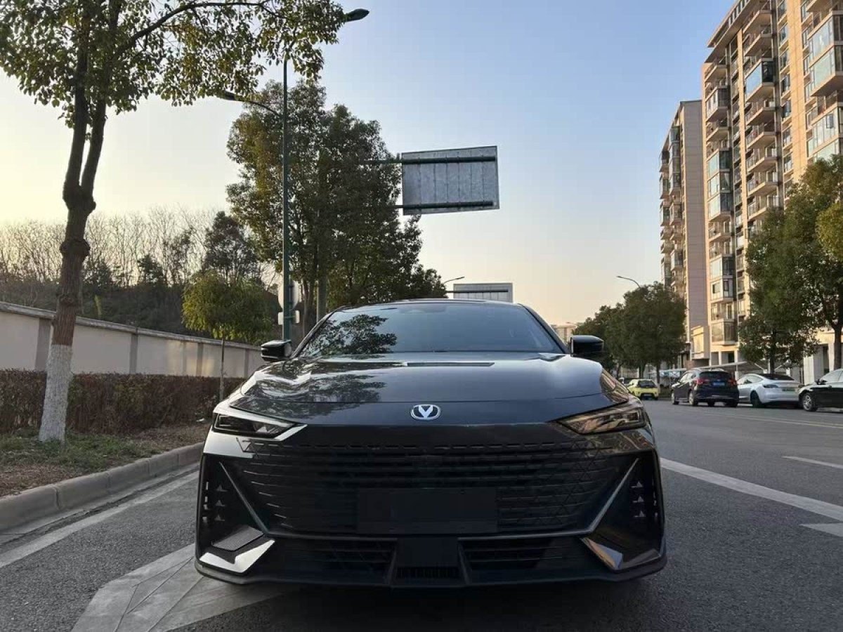 長(zhǎng)安 長(zhǎng)安UNI-V  2022款 1.5T 尊貴型圖片