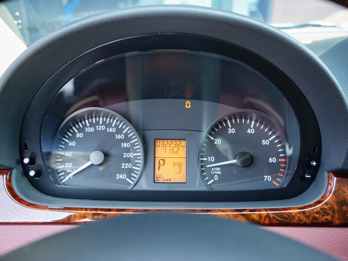 奔驰 威霆  2013款 3.0L 商务版图片