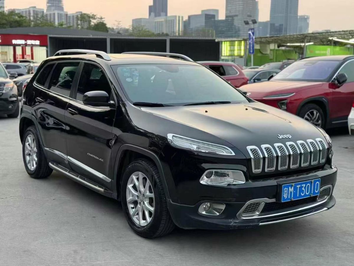 Jeep 自由光  2017款 2.0L 優(yōu)越版圖片