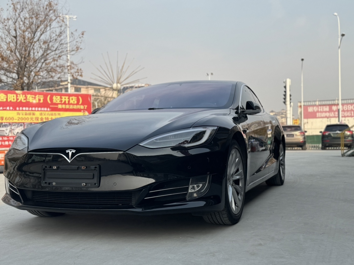 特斯拉 Model S  2017款 Model S 75D 標(biāo)準(zhǔn)續(xù)航版圖片