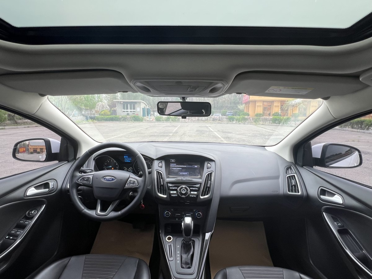 福特 福克斯  2015款 三厢 1.6L 自动风尚型图片