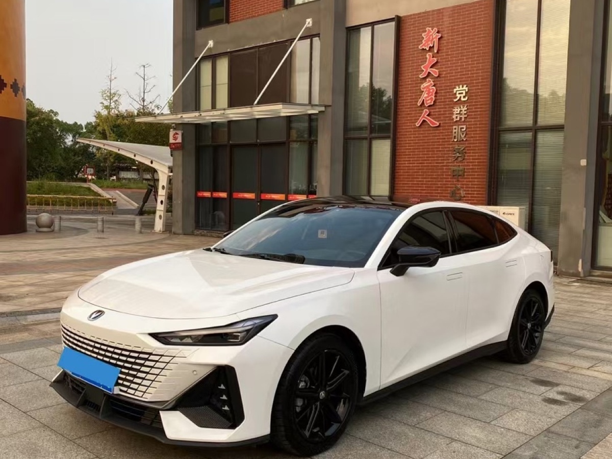 長安 長安UNI-V  2022款 1.5T 尊貴型圖片