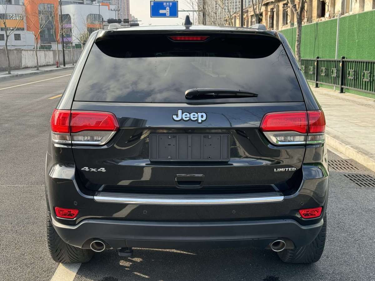 Jeep 大切諾基  2015款 3.0L 舒享導(dǎo)航版圖片