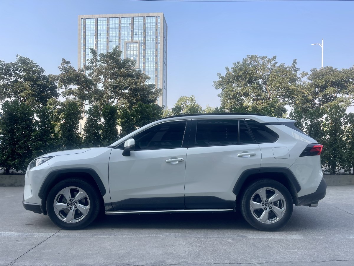 豐田 RAV4  2018款 榮放 2.0L CVT兩驅(qū)風(fēng)尚版圖片