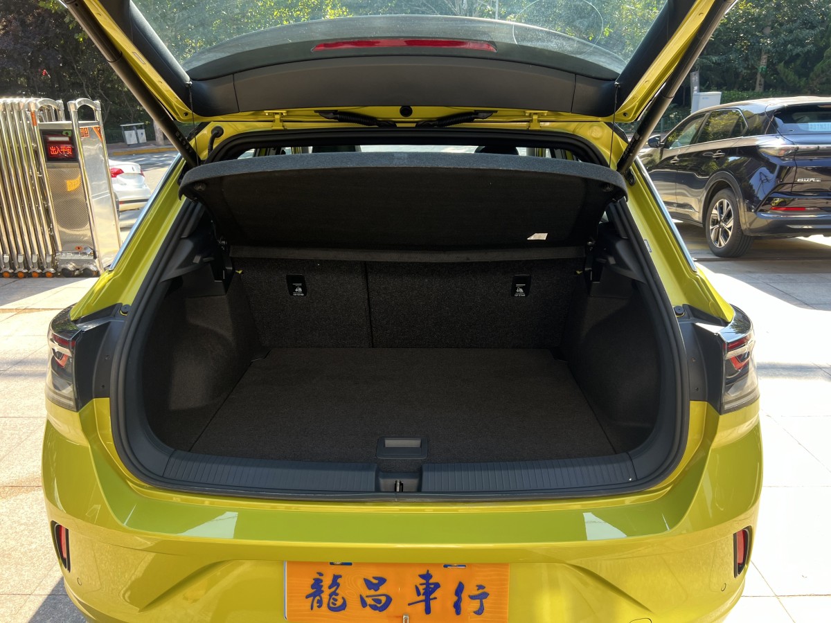 大眾 T-ROC探歌  2023款 300TSI DSG兩驅(qū)星光版圖片