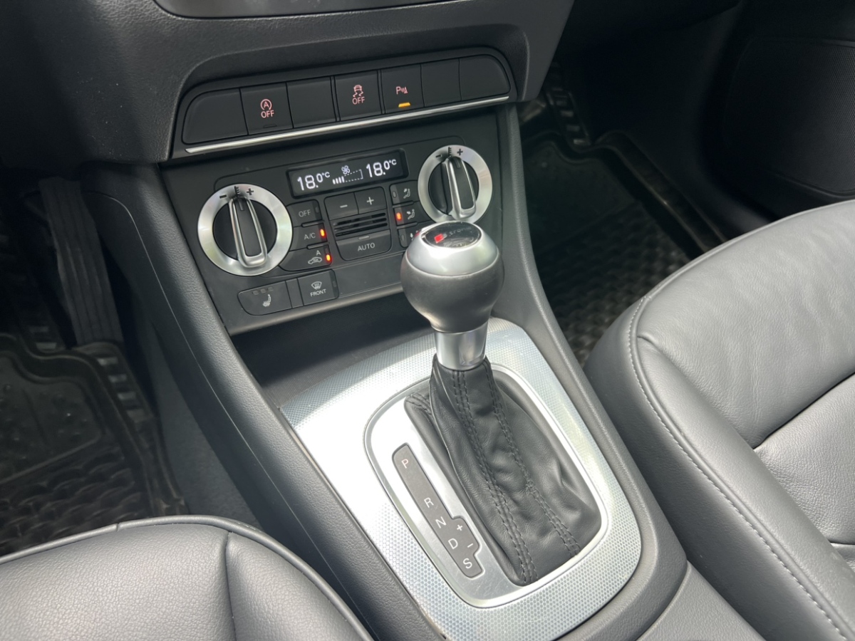 奧迪 奧迪Q3  2015款 35 TFSI 百萬(wàn)紀(jì)念舒享型圖片