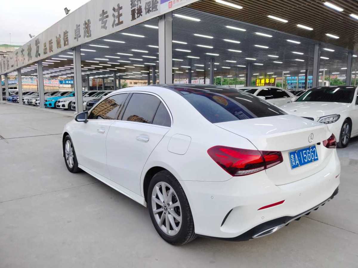 奔馳 奔馳A級(jí)  2021款 A 200 L 運(yùn)動(dòng)轎車(chē)動(dòng)感型圖片