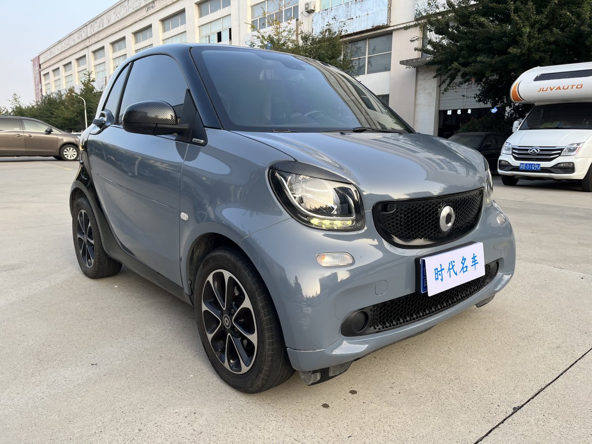 2015年9月smart fortwo  2015款 1.0L 52千瓦硬頂激情版