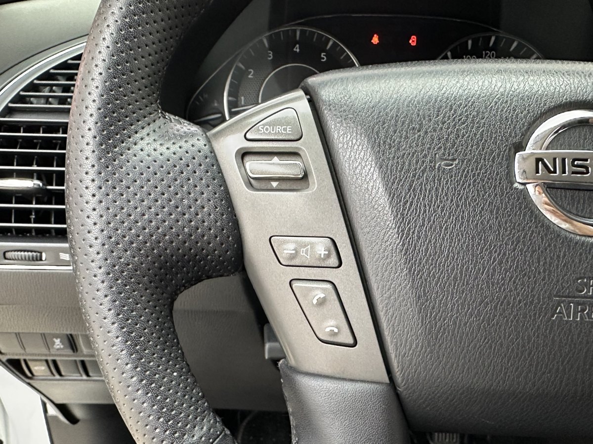 日產(chǎn) 途樂(lè)  2018款 4.0L 鉑金型圖片