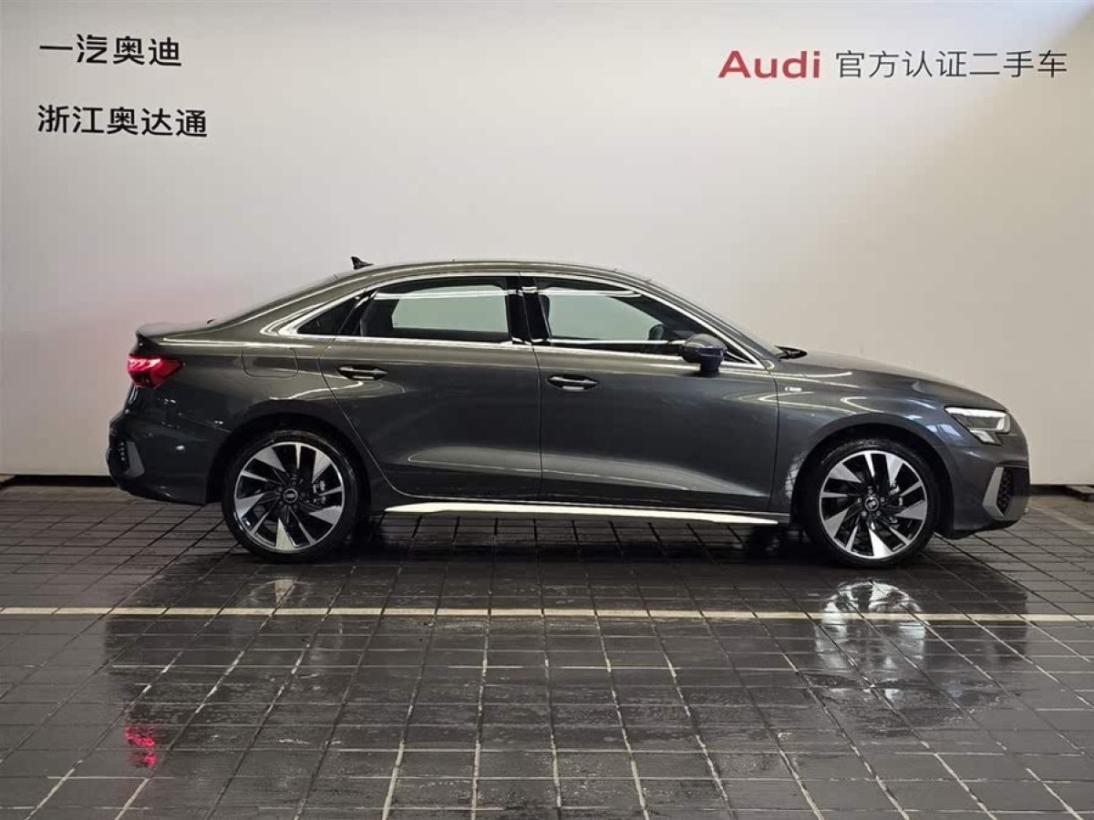 奧迪 奧迪A3  2023款 A3L Limousine 35 TFSI 時(shí)尚運(yùn)動(dòng)型圖片
