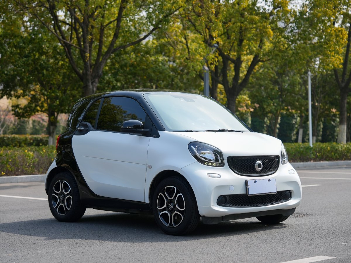 2016年12月smart fortwo  2016款 0.9T 66千瓦硬頂先鋒版