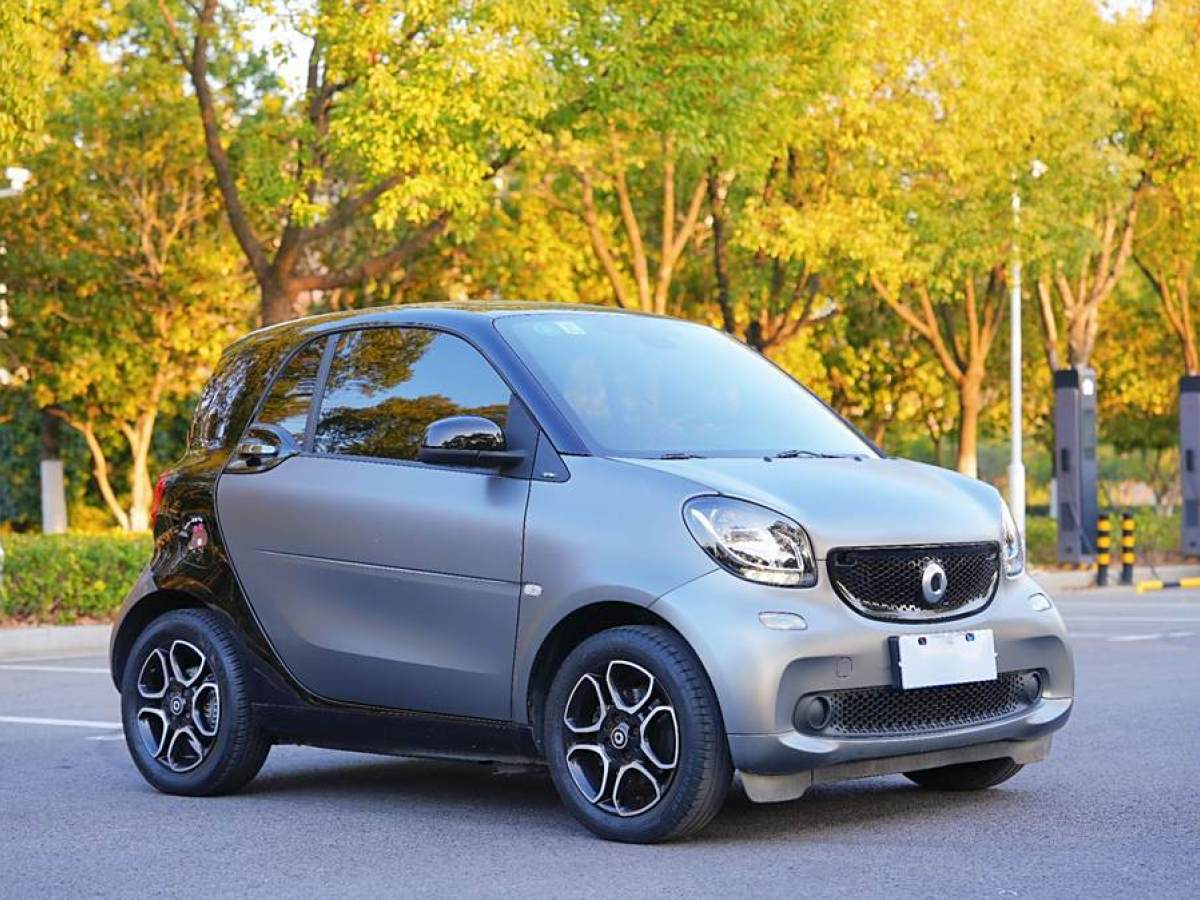 smart fortwo  2018款 0.9T 66千瓦硬頂先鋒版圖片