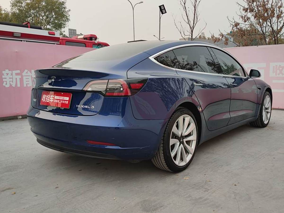 特斯拉 Model 3  2019款 標(biāo)準(zhǔn)續(xù)航后驅(qū)升級(jí)版圖片