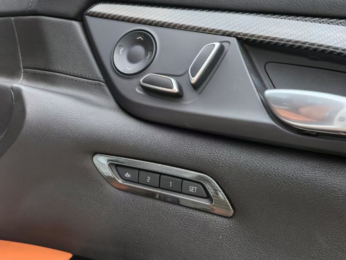 凱迪拉克 CT6  2017款 28T 領(lǐng)先型圖片