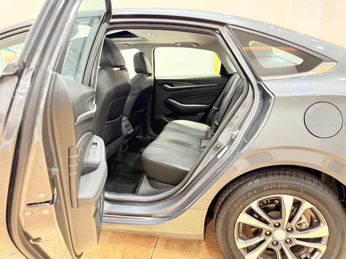 長(zhǎng)安 逸動(dòng)  2021款 PLUS 1.6L GDI 手動(dòng)豪華型圖片