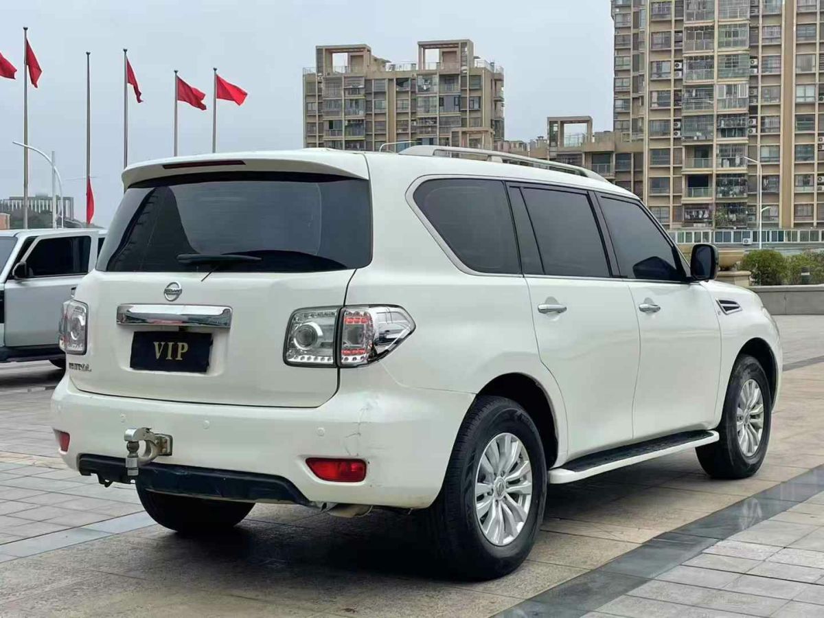 日產(chǎn) 途樂  2017款 5.6L 標(biāo)準(zhǔn)型圖片