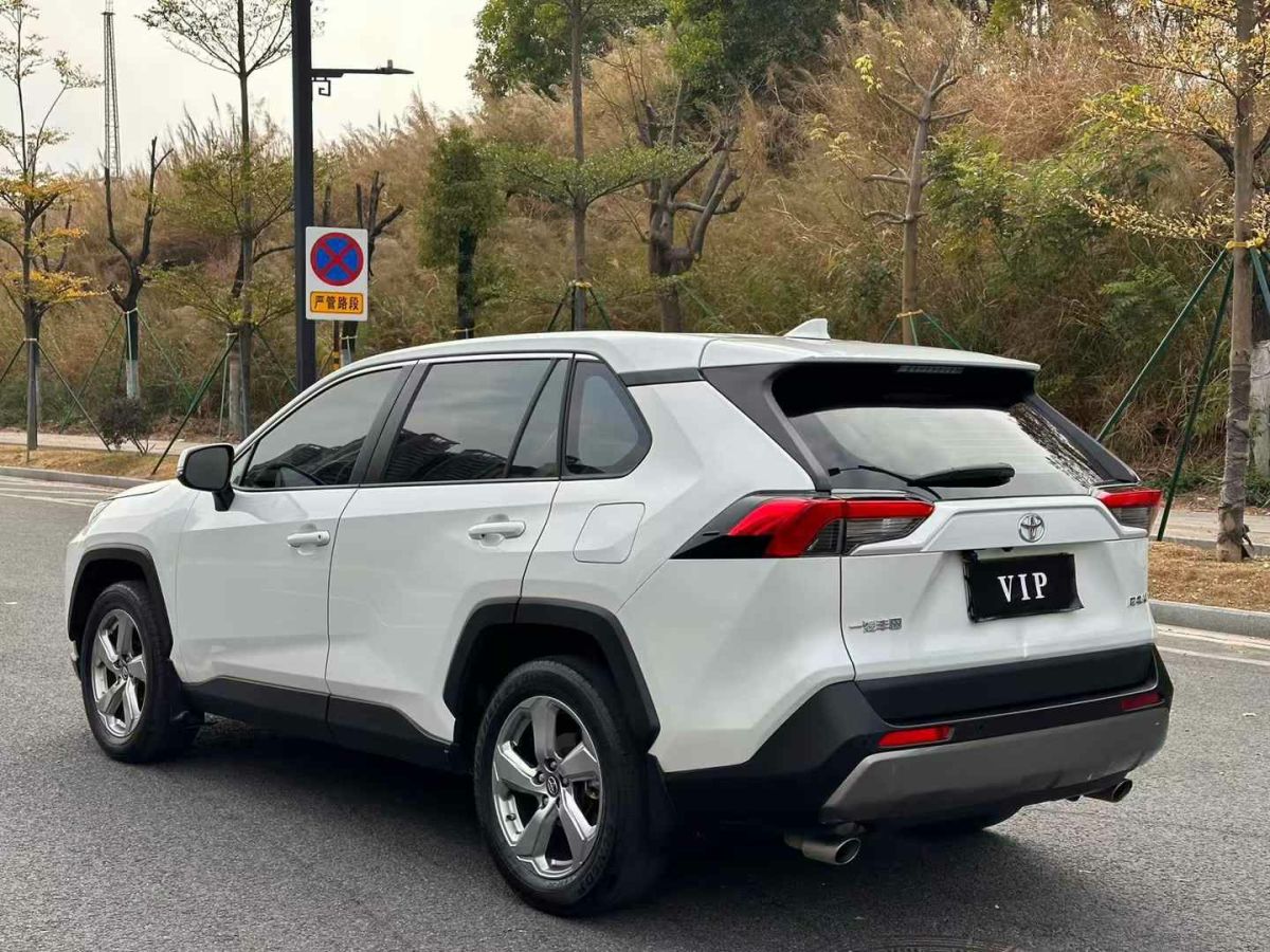 豐田 RAV4榮放  2022款 2.0L CVT四驅(qū)風尚版圖片