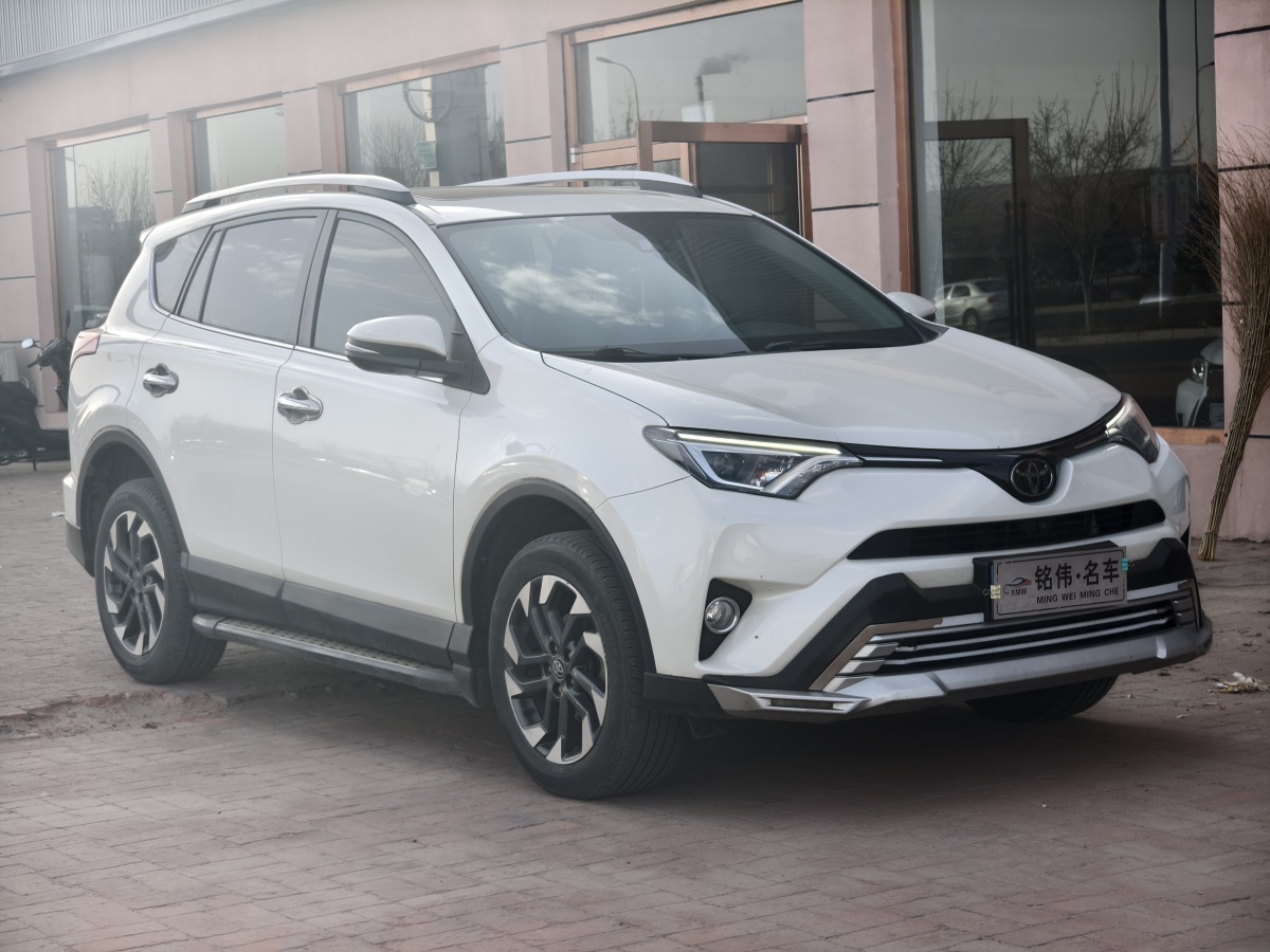 2018年2月丰田 RAV4荣放  2018款 2.5L 自动四驱精英i版