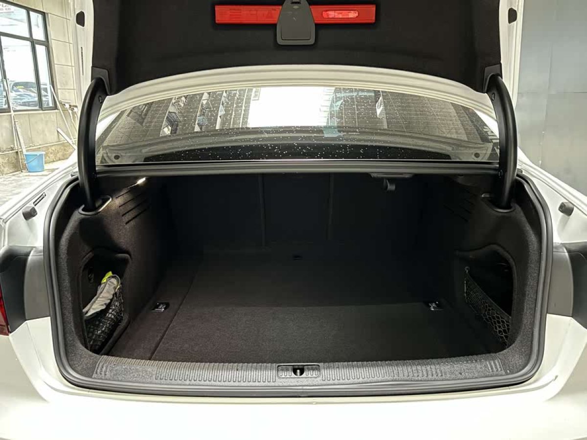 奧迪 奧迪A4L  2022款 40 TFSI 豪華動感型圖片