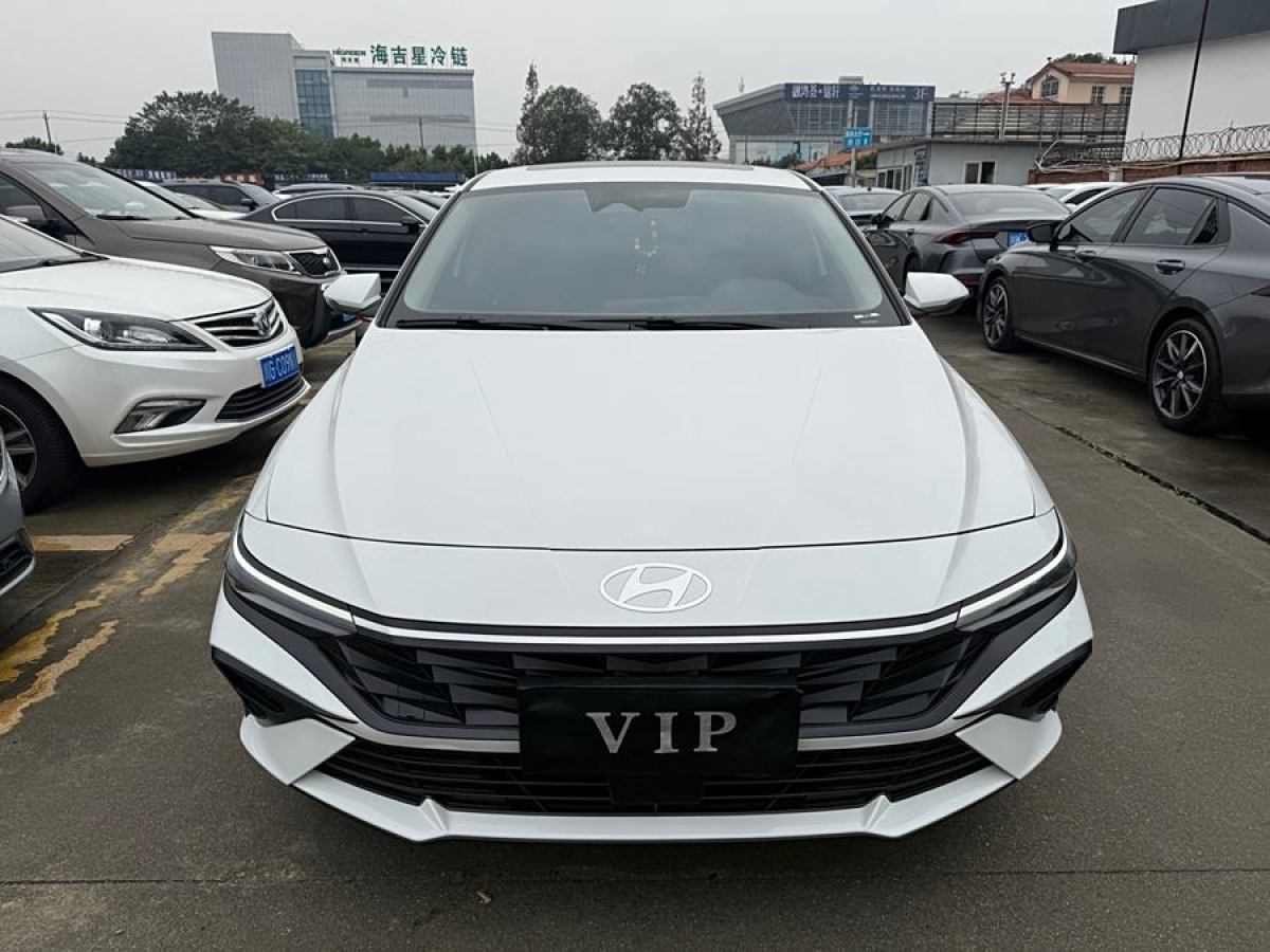 現(xiàn)代 伊蘭特  2023款 1.5L CVT LUX尊貴版圖片