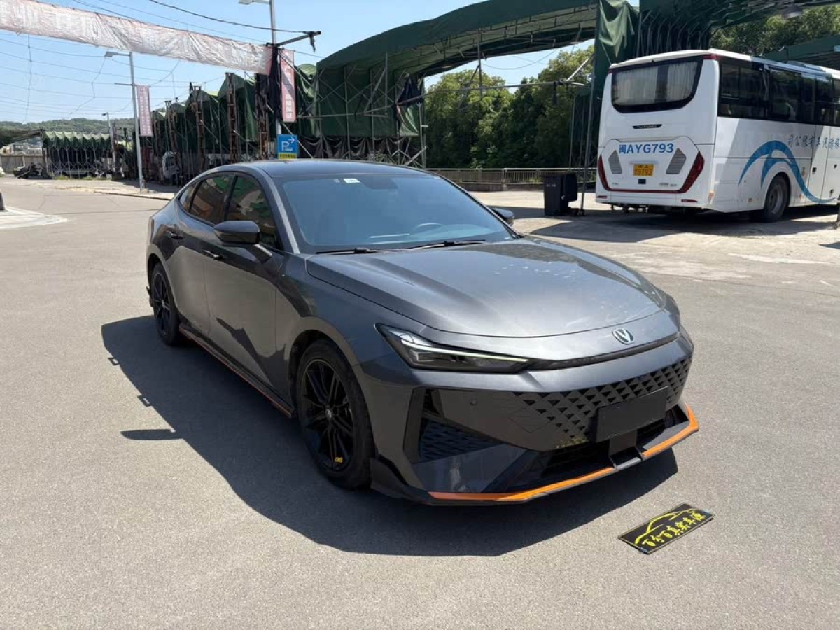 長安 長安UNI-V  2022款 1.5T 尊貴型圖片