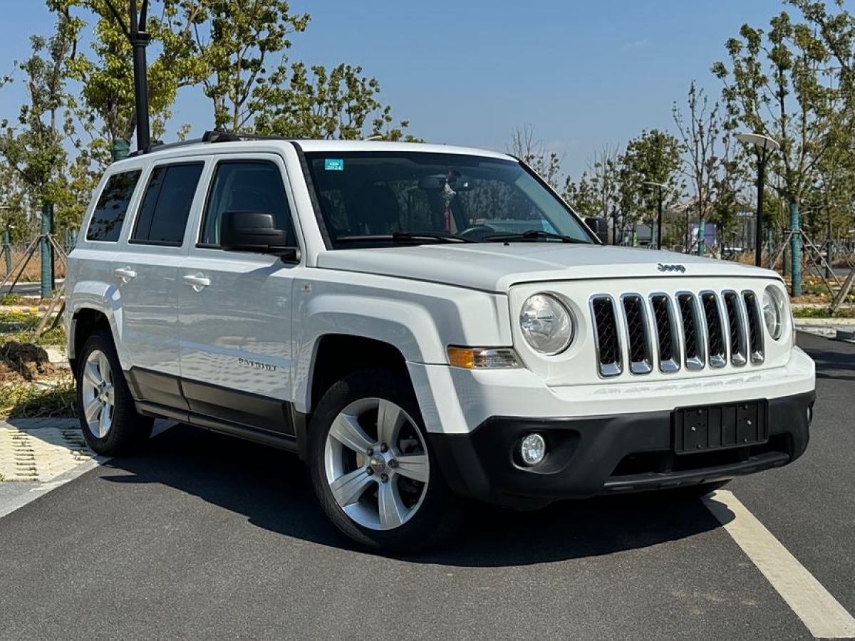 Jeep 自由客  2014款 2.4L 豪華導(dǎo)航版圖片