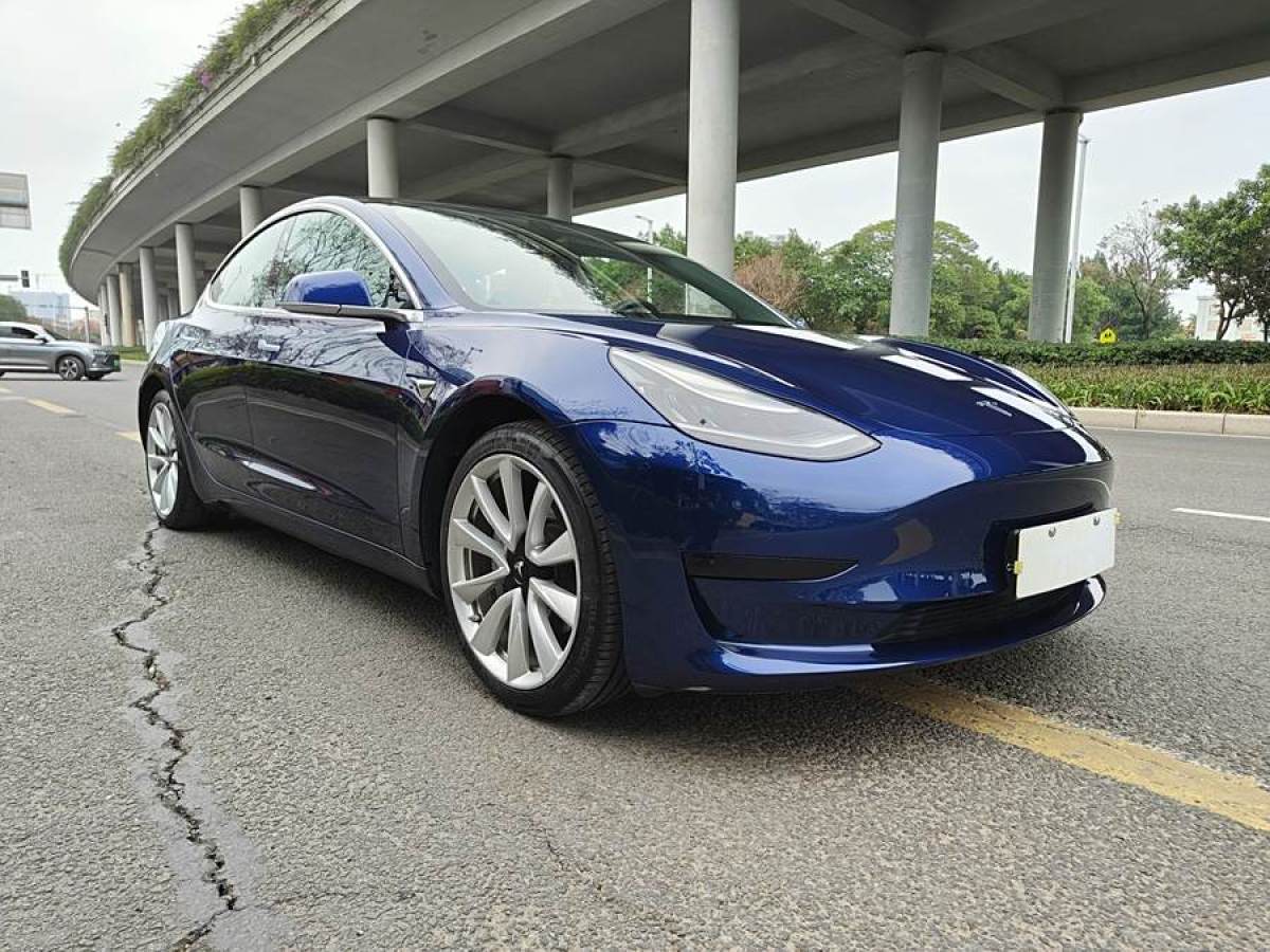 特斯拉 Model 3  2020款 改款 標(biāo)準(zhǔn)續(xù)航后驅(qū)升級版圖片