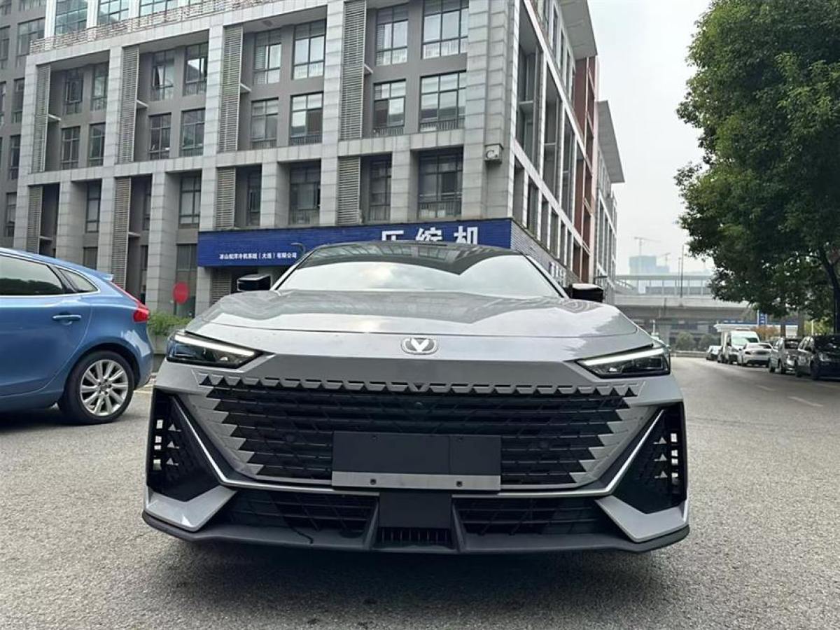 長安 長安UNI-V  2023款 1.5T 尊貴型圖片