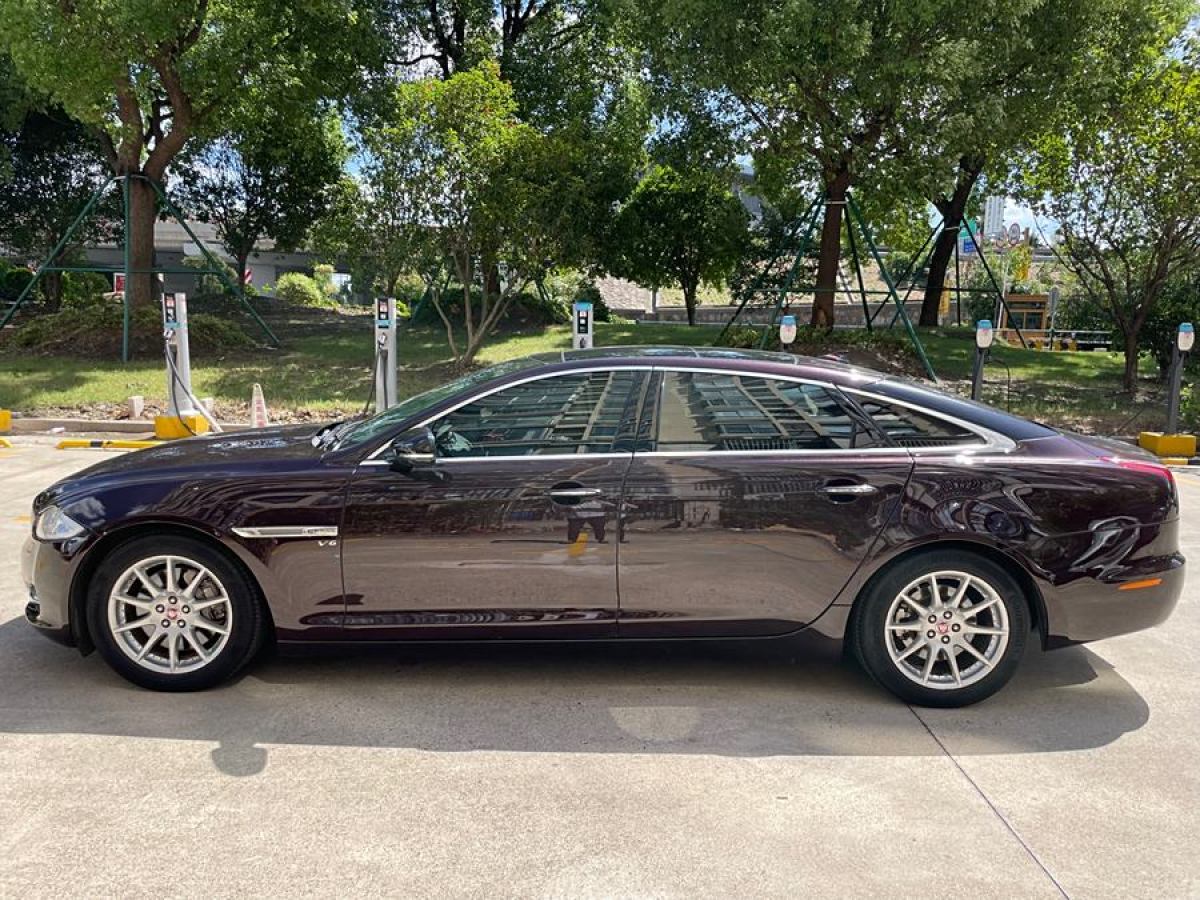 捷豹 XJ  2014款 XJL 3.0 SC 兩驅(qū)全景商務(wù)版圖片