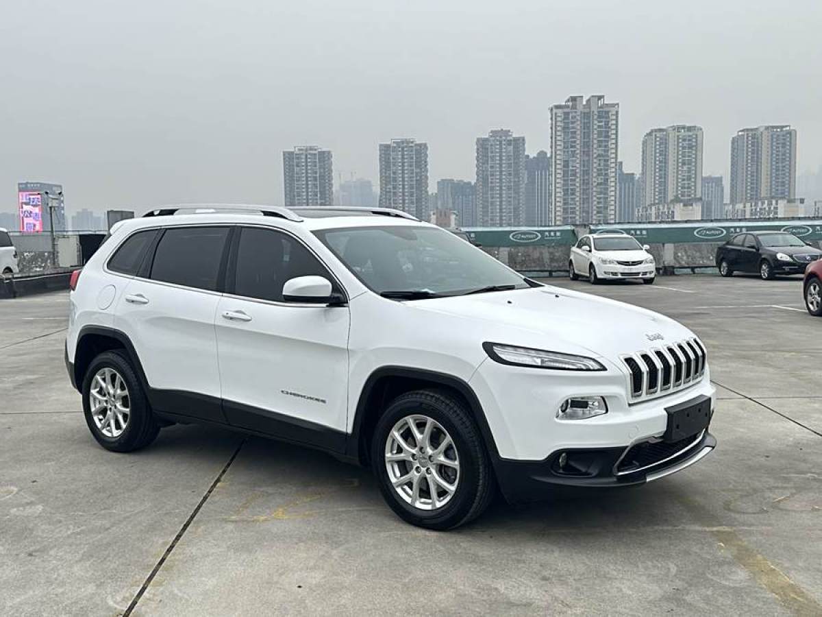 Jeep 自由光  2017款 2.4L 領(lǐng)先版圖片