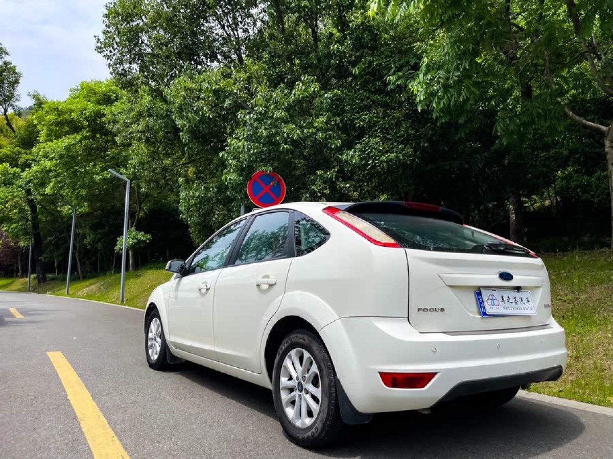 福特 ?？怂? 2013款 兩廂經(jīng)典 1.8L 手動基本型圖片