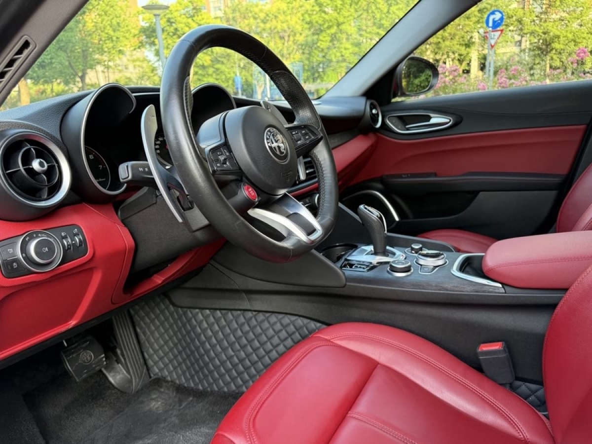 阿爾法·羅密歐 Giulia  2021款 2.0T 280HP 豪華版圖片