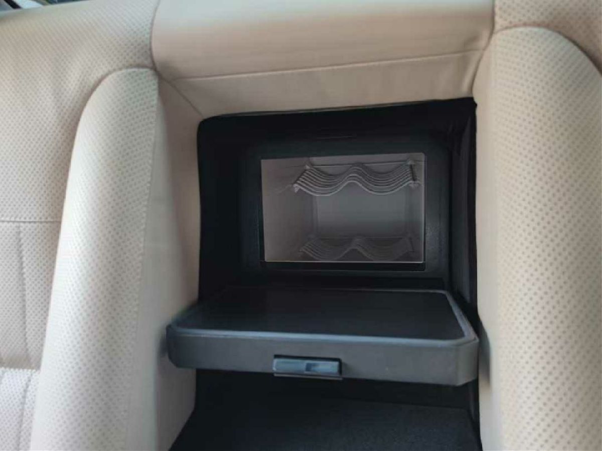 奔馳 奔馳E級  2009款 E500 Tourer 5.5 V8 四驅(qū)版圖片