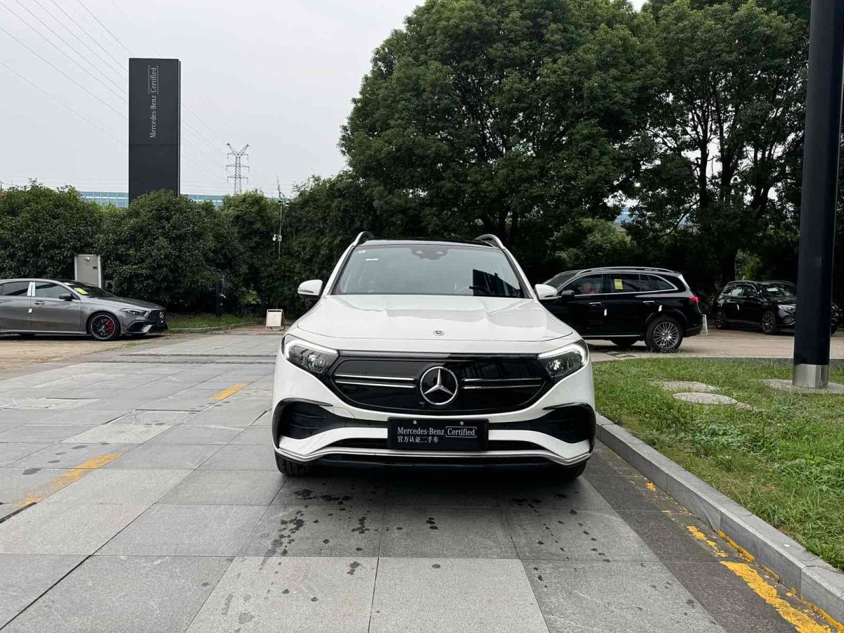 奔馳 奔馳EQB  2022款 EQB 350 4MATIC 首發(fā)特別版圖片