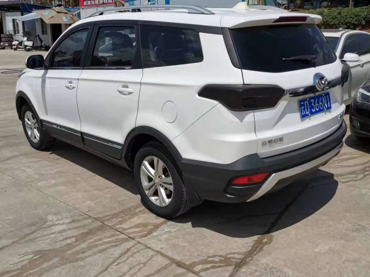 北汽幻速 S3  2016款 S3L 1.5L 手動尊貴型圖片